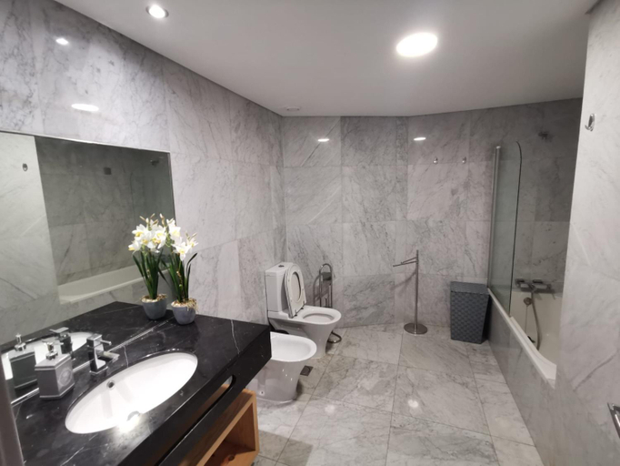 Bathroom 2, Sun Island Apartments, Funchal