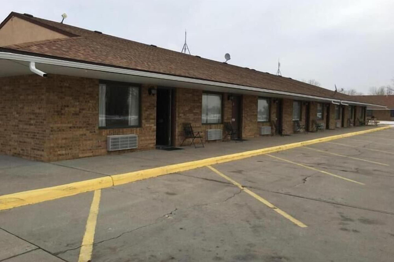 Exterior & Views 2, Los Tres Gallos, Morrill