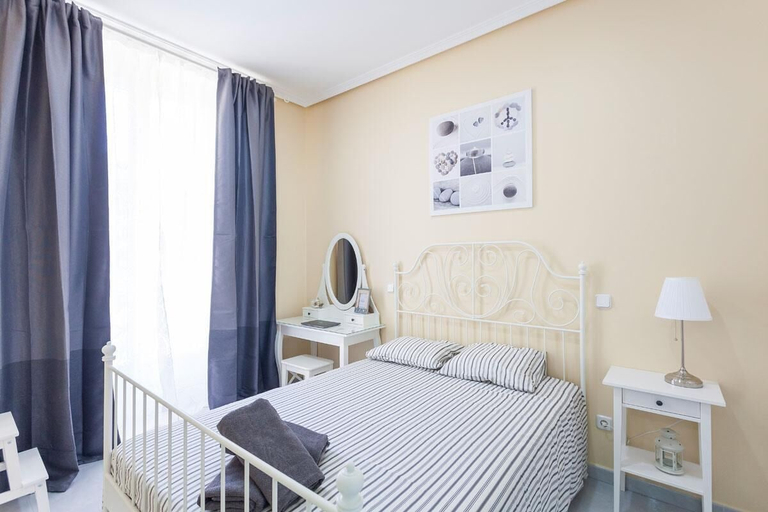Bedroom 2, Sunny Urban Apt. Historic District - Sol, Madrid