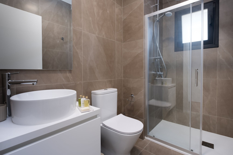 Bathroom 3, Sunset Gardens