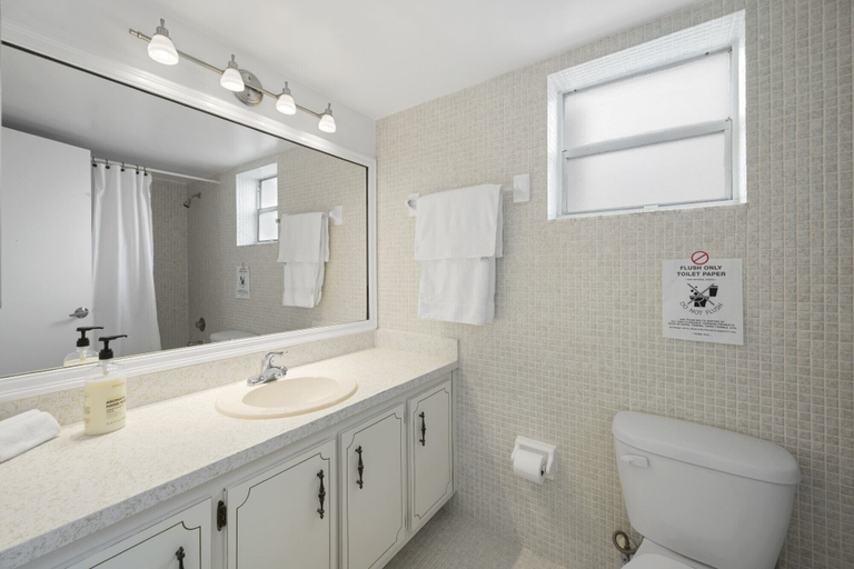 Bathroom 4, LE CARTIER 517, Miami-Dade