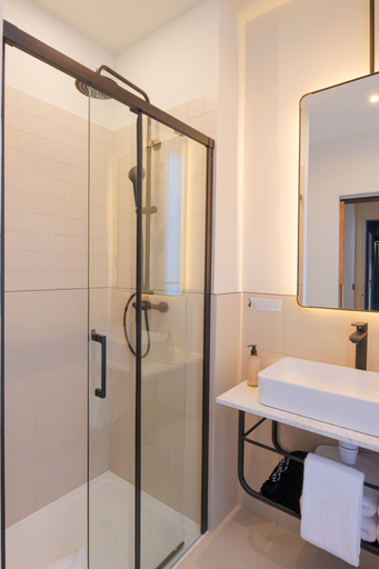 Bathroom 5, Tinah Paris Aboukir, Paris