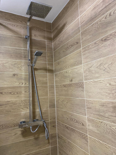 Bathroom 2, Room in Central London Overview Thames, London