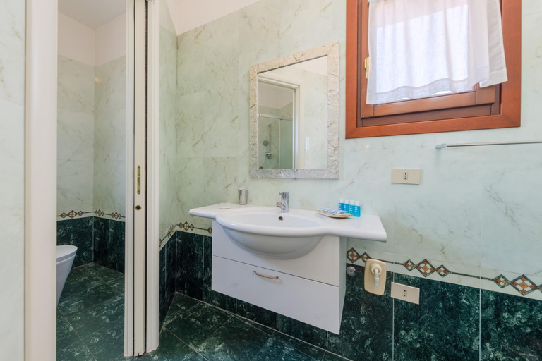 Bathroom 3, Corte Nova, Venezia