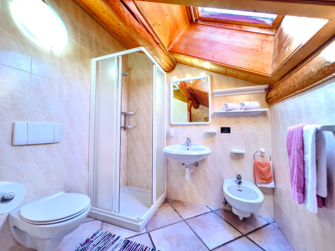 Bathroom 4, Garni Francescato, Sondrio