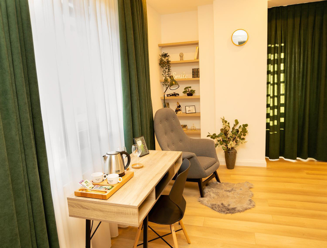 Others 5, Manolle Boutique, Municipiul Bucuresti