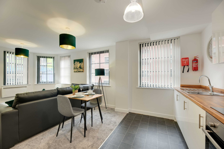 In-room dining 2, Charltons Bonds Apartments 1B - By Week2Week, Newcastle upon Tyne