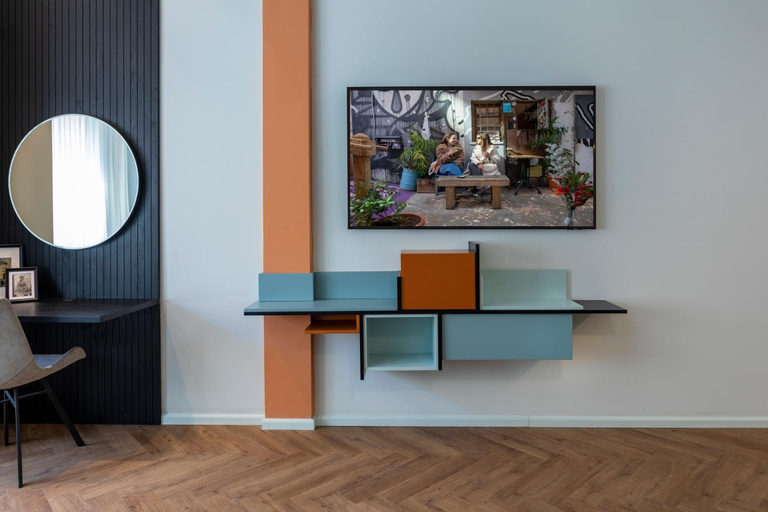 Others 3, De Picciotto Suites