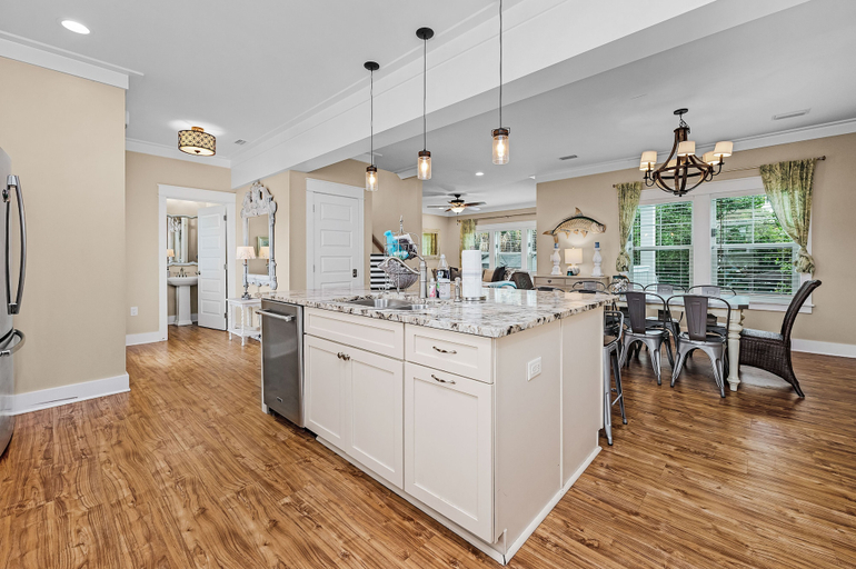 Others 4, Beach House with PRIVATE POOL & 14 BIKES, Walton