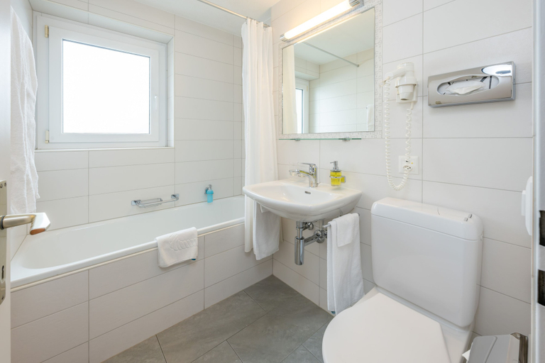 Bathroom 4, Hotel Sarazena, Visp