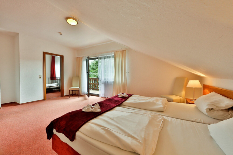 Bedroom 2, Der Wolfshof, Goslar