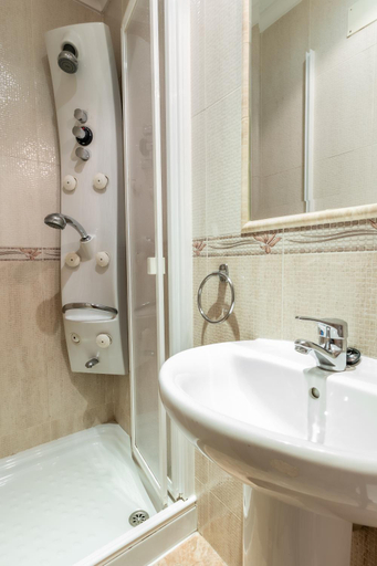 Bathroom 4, Pensión Isabel by Vivere Stays, Salamanca