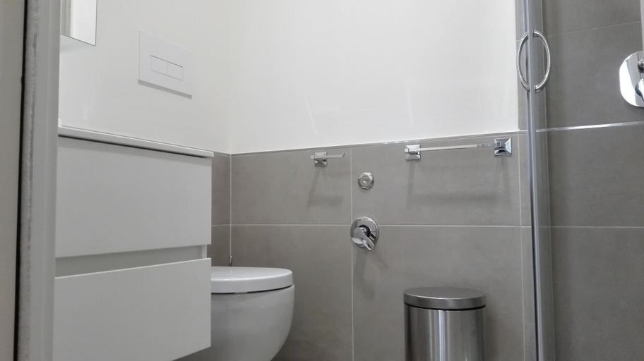 Bathroom 5, Piano Nobile, Napoli
