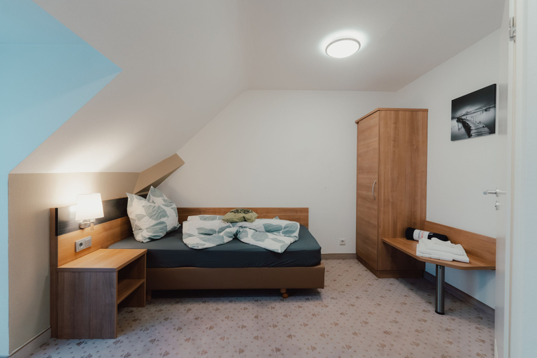 Bedroom 3, Hotel Schwarzes Kreuz, Fürth