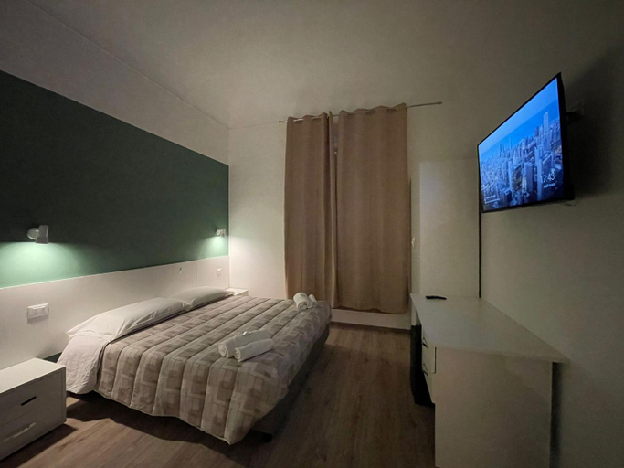 Others 3, guest house cernaia, Rome