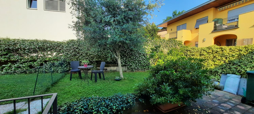 #10ilnumeroperfetto, independent entrance, private parking & garten, Mendrisio