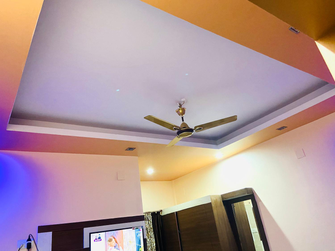 Others 5, Hotel Nishi, Baleshwar