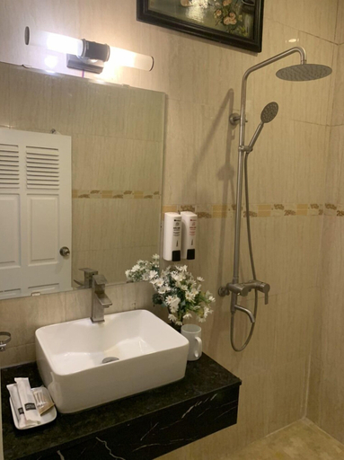 Bathroom 4, Nhat Ly Hotel, Cầu Giấy
