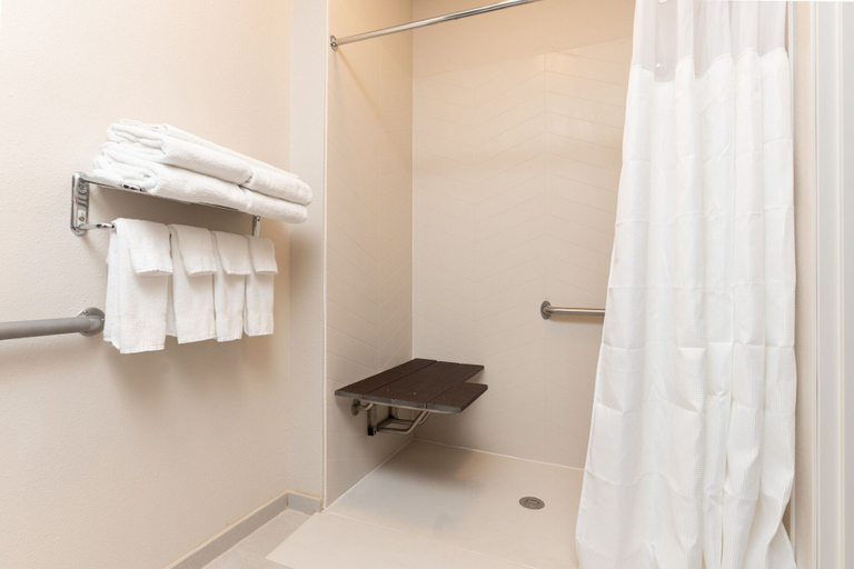 Bathroom 5, Fairfield Inn & Suites by Marriott Spearfish, Lawrence
