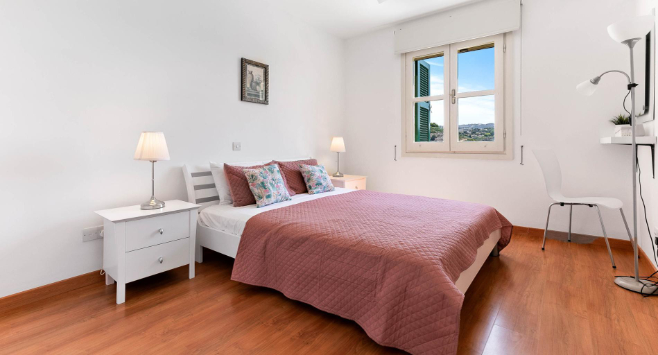 Others 5, Apartment U2 - Zias