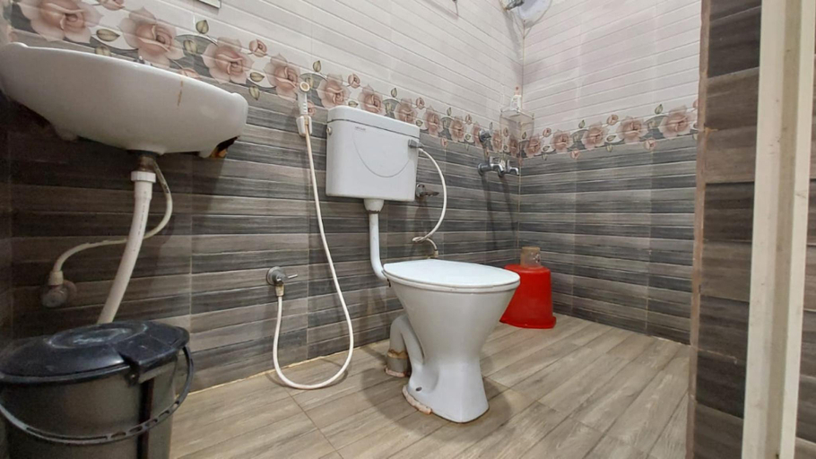 Bathroom, Goroomgo Aradhya Regency Konark, Puri