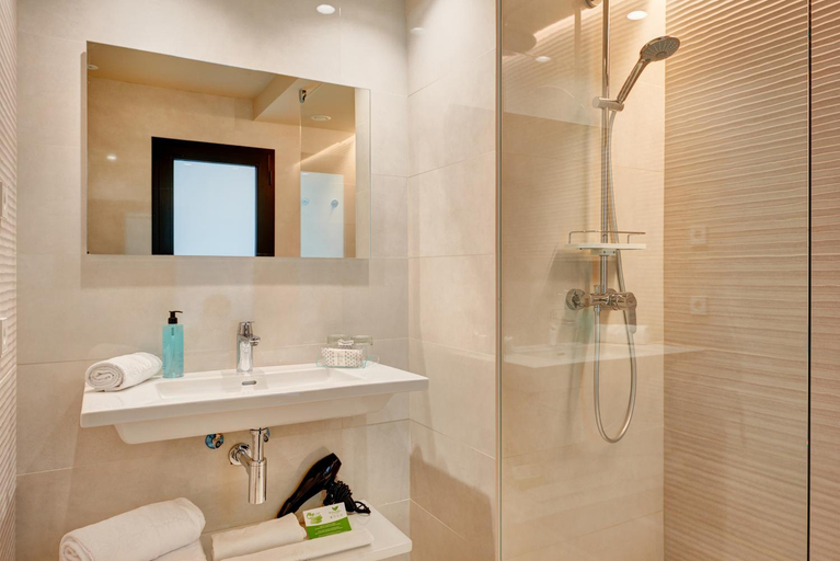Bathroom 5, Protur Vista Badia, Baleares