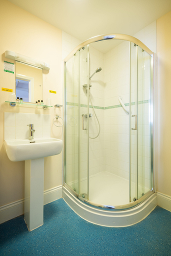 Bathroom 5, Daish's Hotel, Isle of Wight