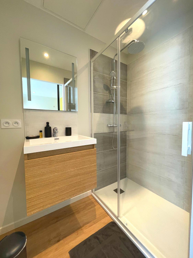 Bathroom 2, Studios Neufs -Tout Confort - Lorient Centre, Morbihan