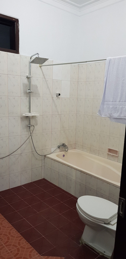 Bathroom 5, Hotel pondok putri, Pangandaran