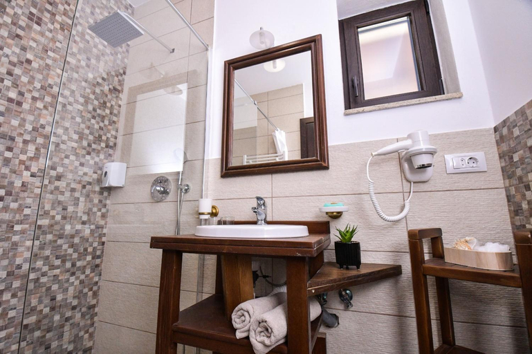 Bathroom 3, Hotel Yara, Viseu De Sus