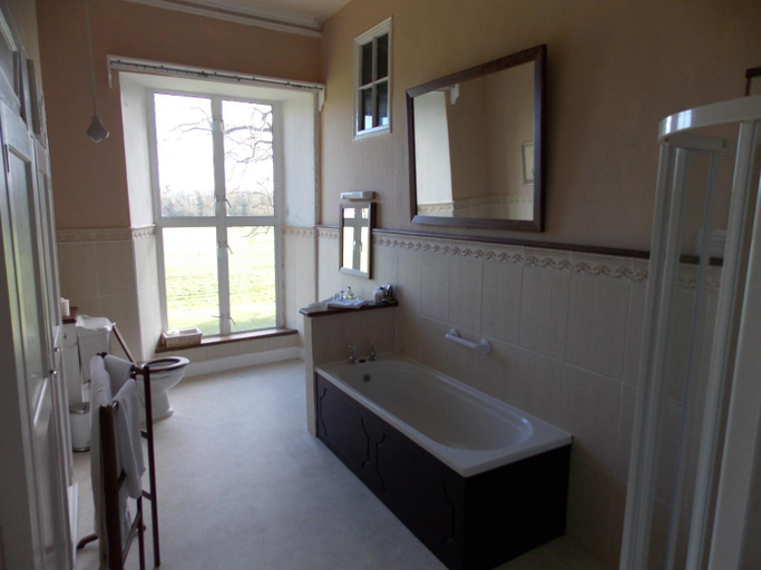 Bathroom 2, Ash Hill B&B