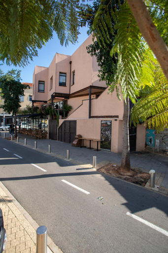 Others 5, De Picciotto Suites