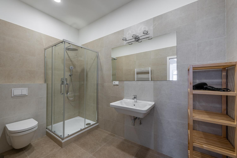 Shower 4, Residence Tesnov Apartments Near The Old Town - Easy Self Check in, Praha 7