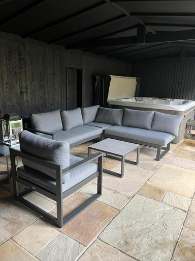 Others 2, Luxury Woodlands Lodge With Hottub Courtyard, Lincolnshire