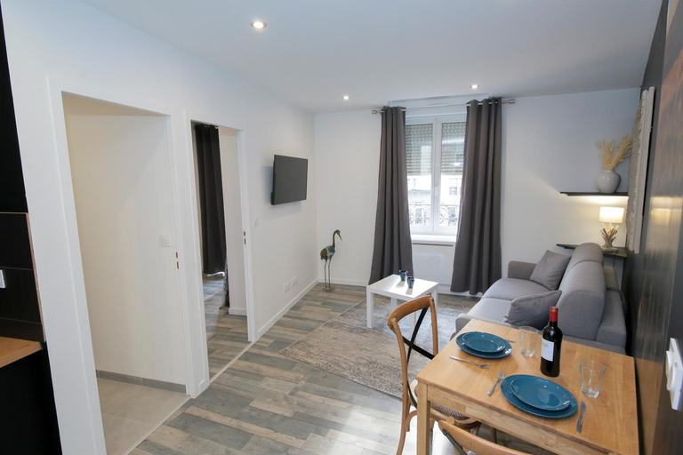 Others 5, Les Champs, T2 hypercentre chic et cosy Wifi par SOVALFI, Loire