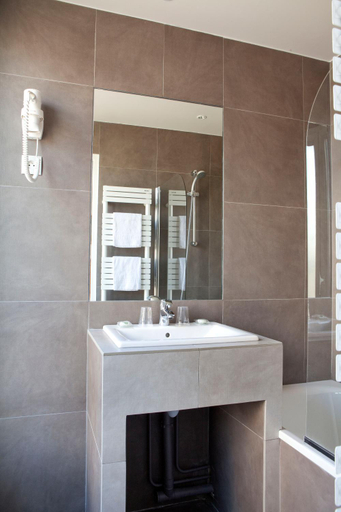 Bathroom 4, Des Arenes, Paris