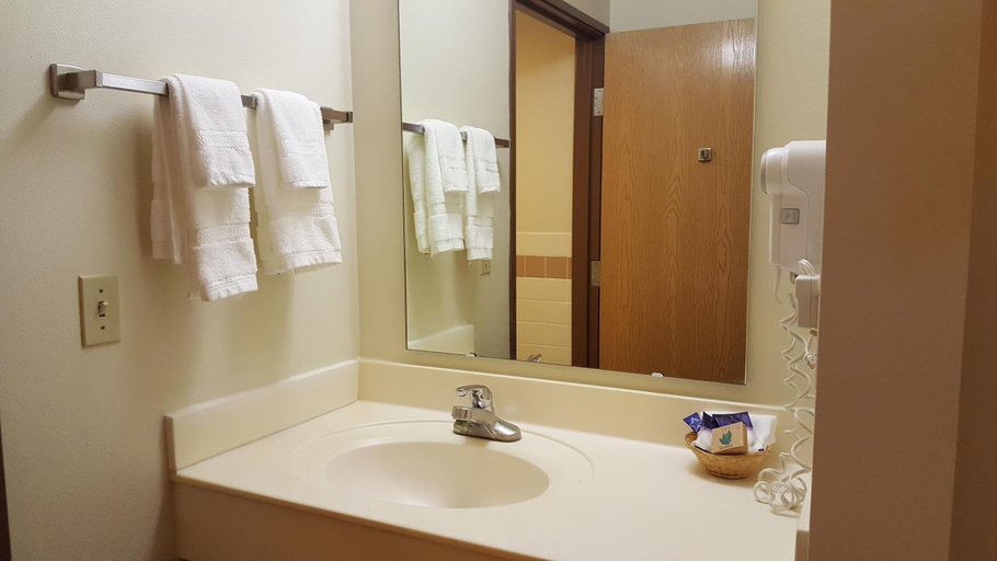Bathroom 3, Motel 6 Norway, MI, Dickinson