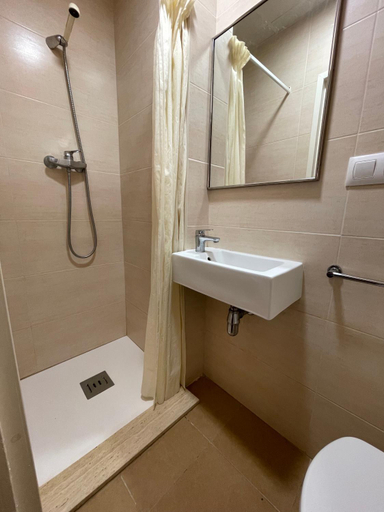Bathroom 2, P&R hostals Maria Rosa, Girona