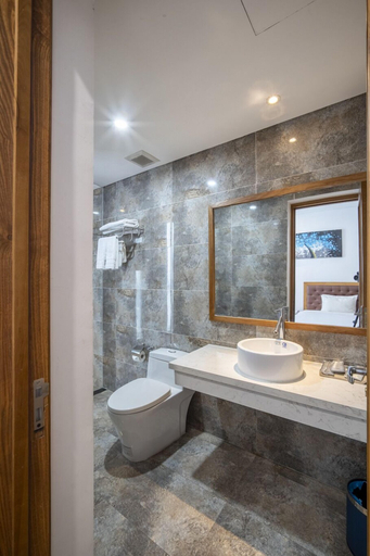 Bathroom 4, Sunset Sea Hotel, Da Nang