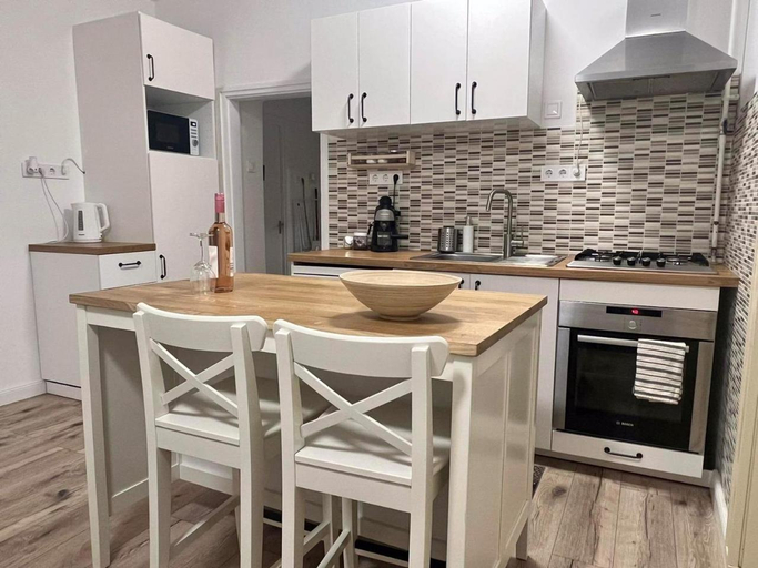 Others 5, Pataky Apartmanok, Veszprém
