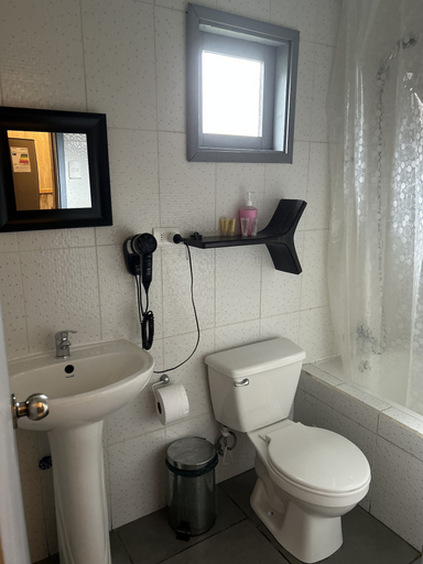 Bathroom 3, Quelen Austral, Palena