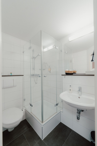 Bathroom 5, Hotel Schwarzes Kreuz, Fürth