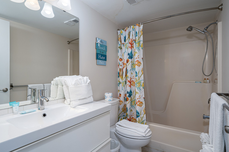 Bathroom 3, Estero Beach and Tennis, Lee