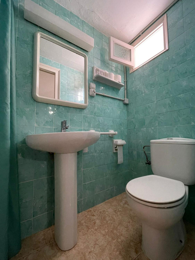 Bathroom 3, P&R hostals Maria Rosa, Girona