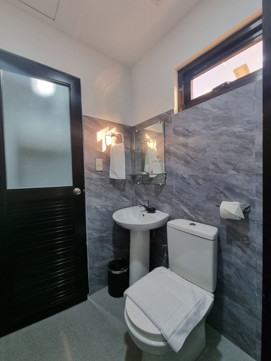 Bathroom 4, 34k Hotel and Resort powered by Cocotel, Bautista