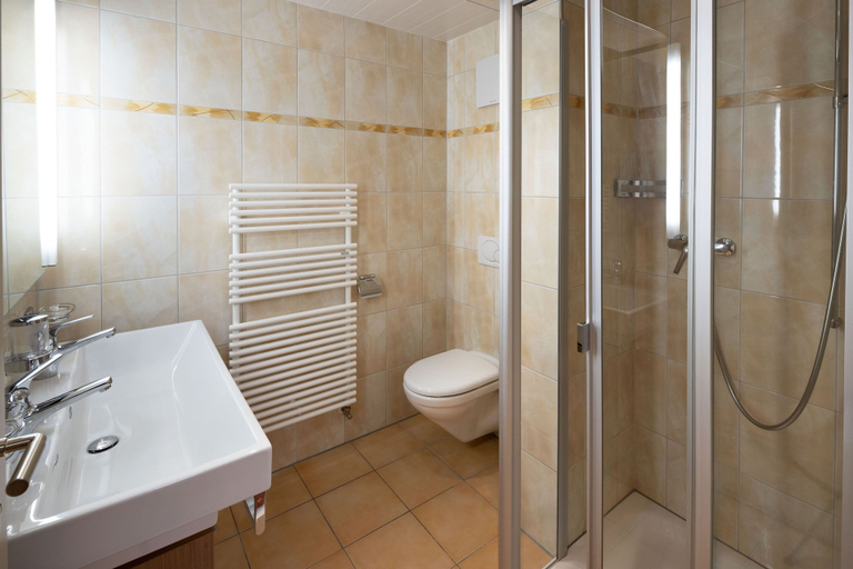 Bathroom 5, Hotel Bergidyll - Riders Haven - Self Check In, Uri