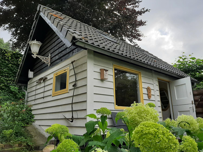 Others 5, Thuis bij Elles, Zaltbommel