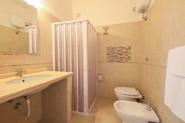Bathroom 4, Hotel Corallo, Brindisi