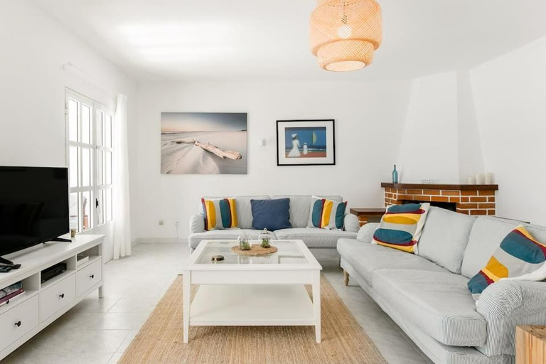5, Beachfront Villa with Private Pool in Manta Rota, Vila Real de Santo António