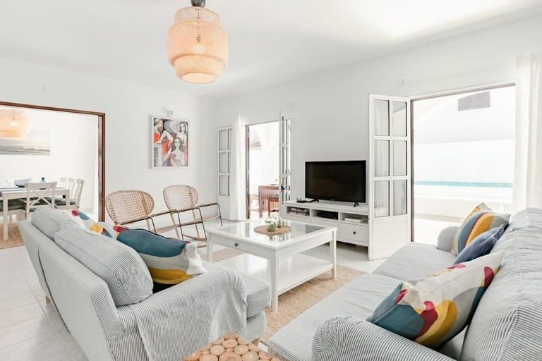 3, Beachfront Villa with Private Pool in Manta Rota, Vila Real de Santo António